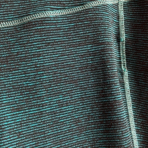 OLD NAVY ACTIVE CROPPED LEGGINGS SIZE LARGE - Picture 2 of 6